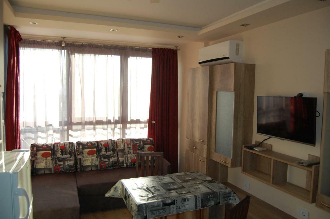 7Nla Apartment Varna Bagian luar foto